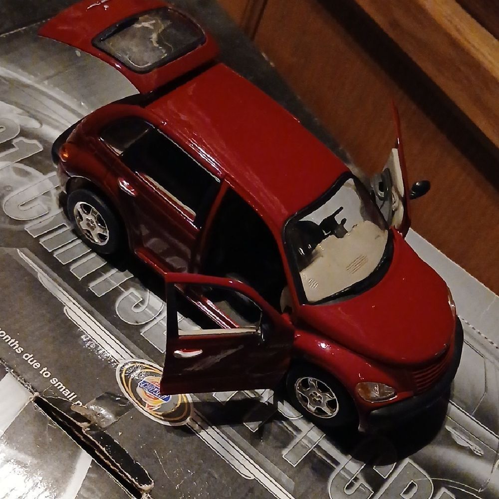 🤠2001 CHRYSLER PT CRUISER DIE CAST 1:24 SCALE BURGANDY (DARK RED) CAR